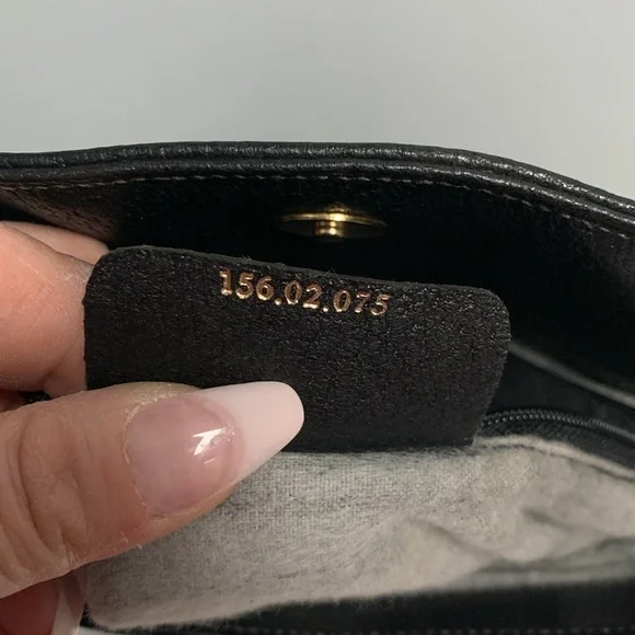 ❌SOLD❌Authentic vintage large black Gucci flap Cluch w dustbag - Picture 16 of 17